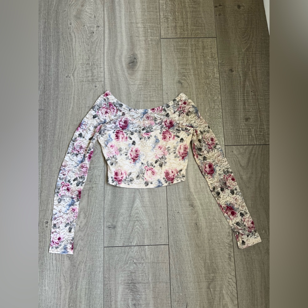 Abercrombie & Fitch Lace Floral Crop Top